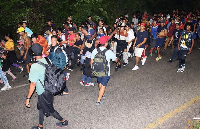  Migrantes planean caravana de 2,000 personas en la frontera sur de México