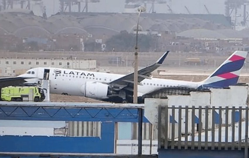  Perú: Aeropuerto niega culpa de bomberos en choque de avión