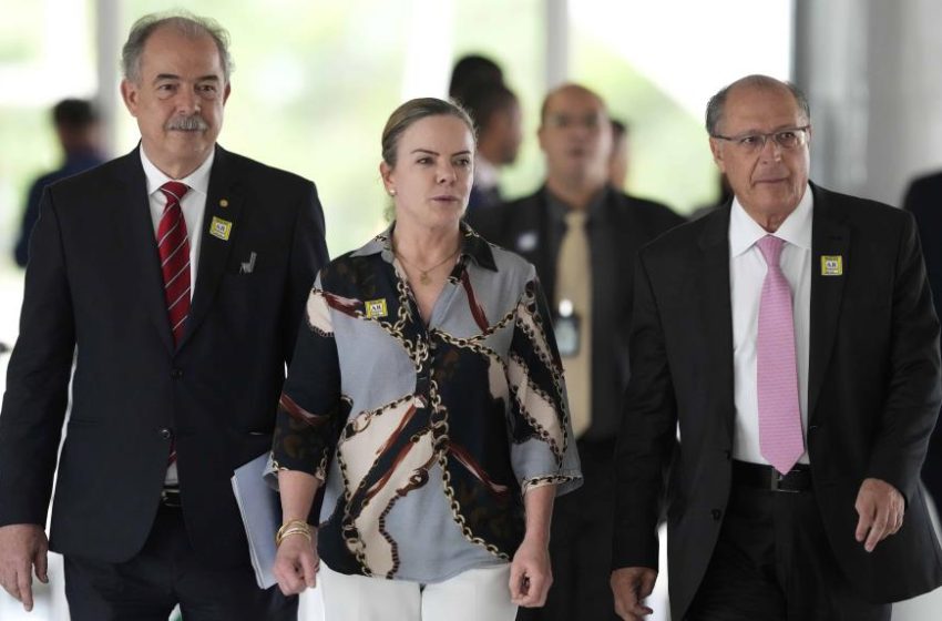  Equipo de Lula se reúne con Bolsonaro para cuadrar cambio de mando