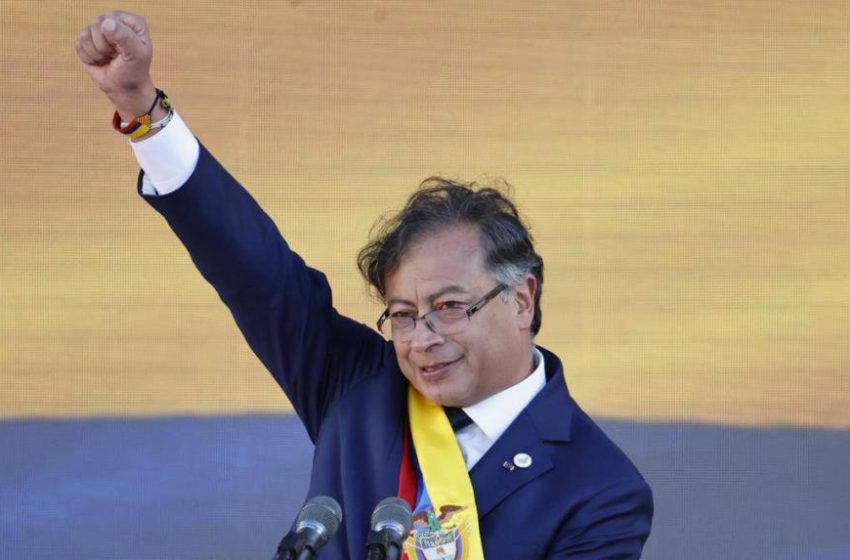  Presidente colombiano dice que Pedro Castillo “se dejó llevar a un suicidio político” en Perú