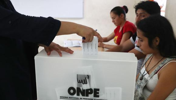  Cierran las urnas de la segunda vuelta de las elecciones regionales en Perú