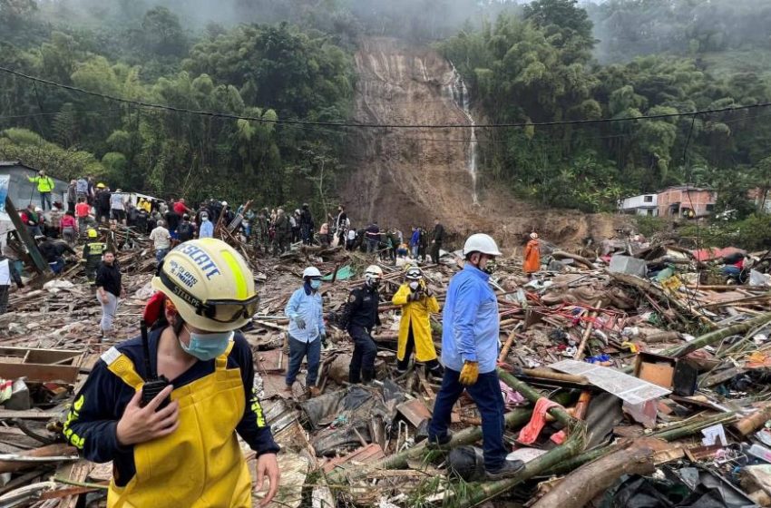  Al menos 3 muertos y 20 personas sepultadas tras deslizamiento en Colombia