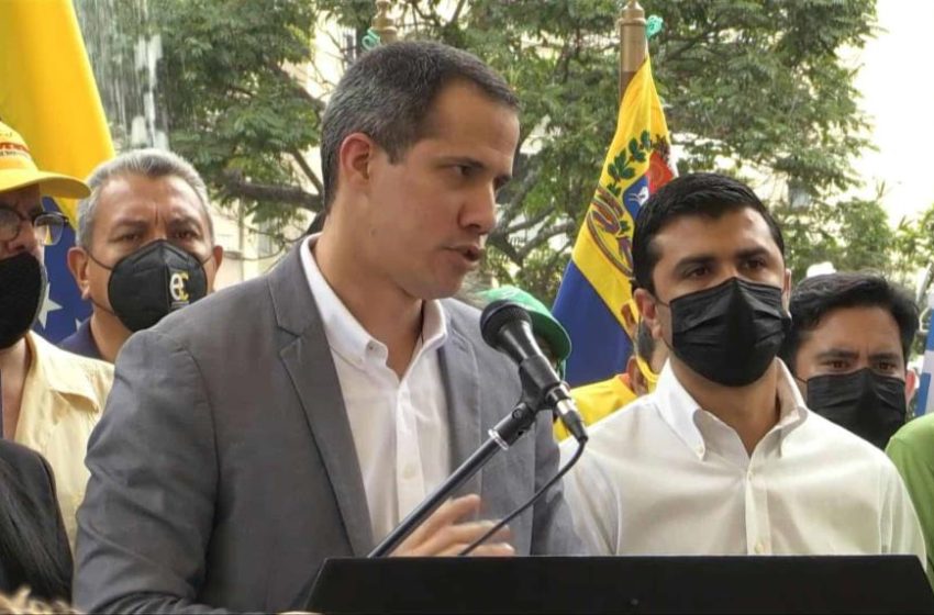  Guaidó, vencido, llama a preservar el “Gobierno interino” en Venezuela