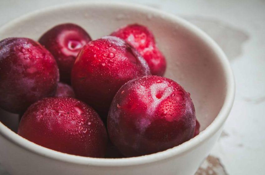  Estos son los beneficios de comer ciruelas