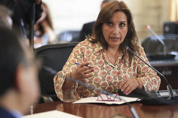  Presidenta de Perú insiste en que un adelanto de elecciones depende del Congreso