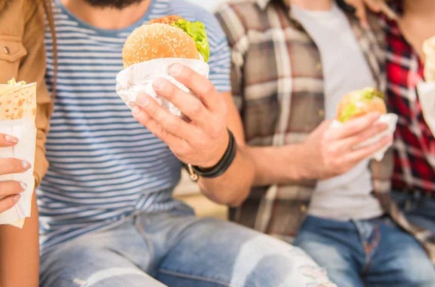  ¿Cómo se relacionan los adolescentes con la comida rápida y la comida chatarra?