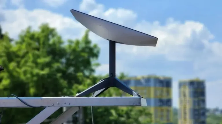 Rusia inicia el lanzamiento al espacio de su propio internet por satélite para competir con Starlink