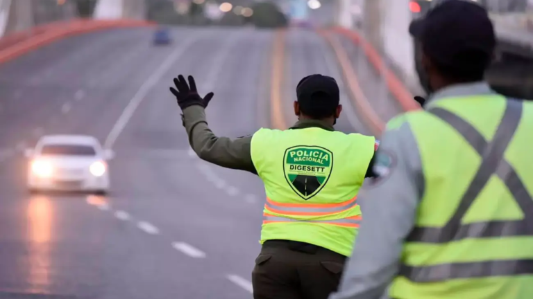 Incidente registrado en San Francisco de Macorís entre ciudadano, agentes de la DIGESETT y la Policía Nacional